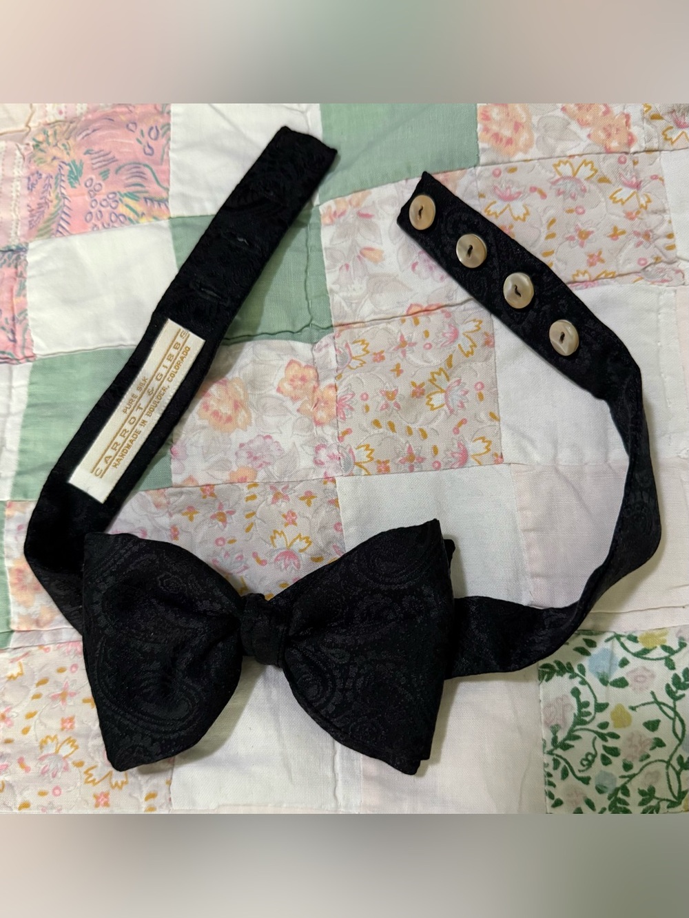 Carrot & Gibbs Mens Silk Black Paisley Handmade Adjustable Bow Tie Buttons